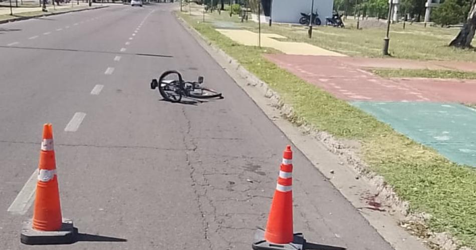 Automovilista chocoacute a un ciclista se dio a la fuga pero fue capturado