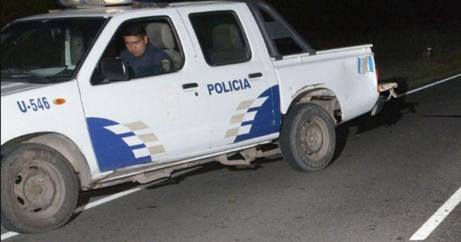 Motociclista que circulaba sin luz fue embestido por atraacutes y terminoacute en el Regional