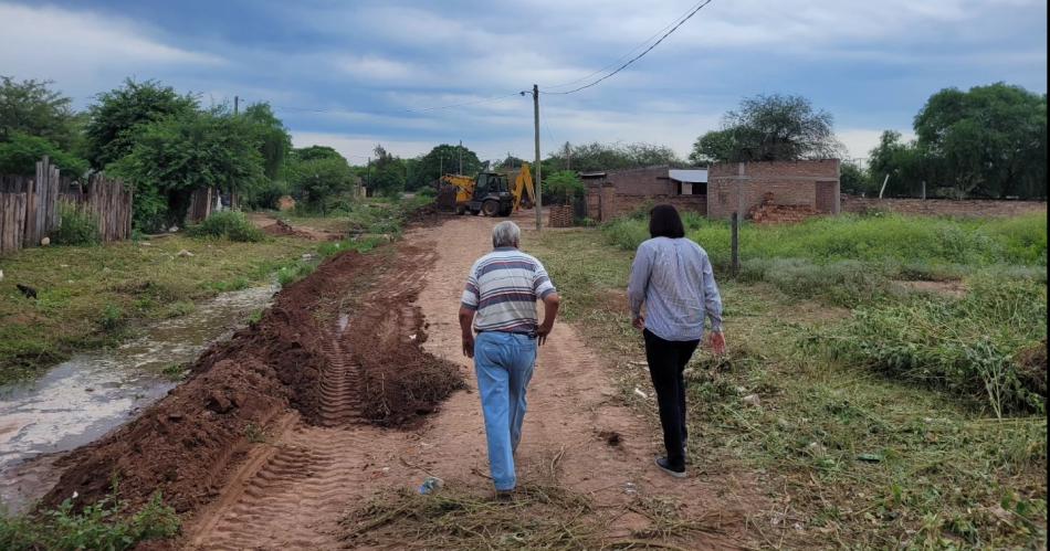 Avanzan las tareas de deslame en el canal del Bordm Virgen del Carballo