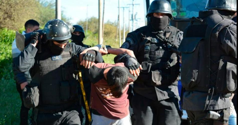 Un albantildeil ahorcoacute con un cinto a su pareja hasta que por la presioacuten  se desvanecioacute