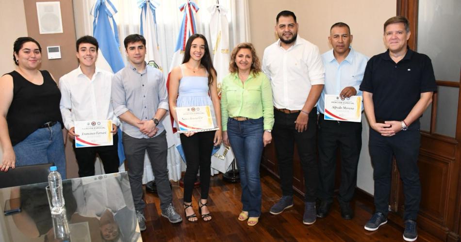 La intendente recibioacute a los taekwondistas que clasificaron para el mundial