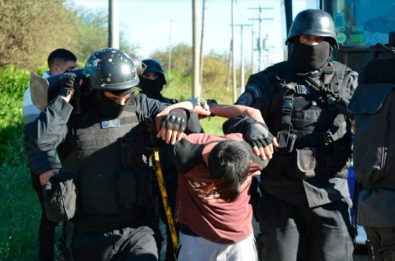 Un albantildeil ahorcoacute con un cinto a su pareja hasta que por la presioacuten  se desvanecioacute