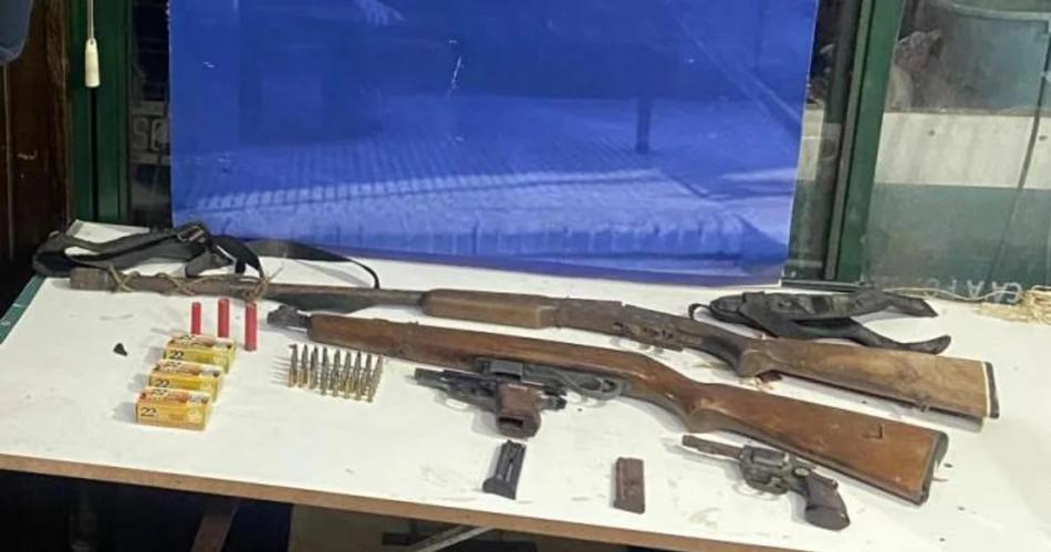 De terror- secuestran rifles pistolas y municiones vinculadas a un hecho de violencia de geacutenero