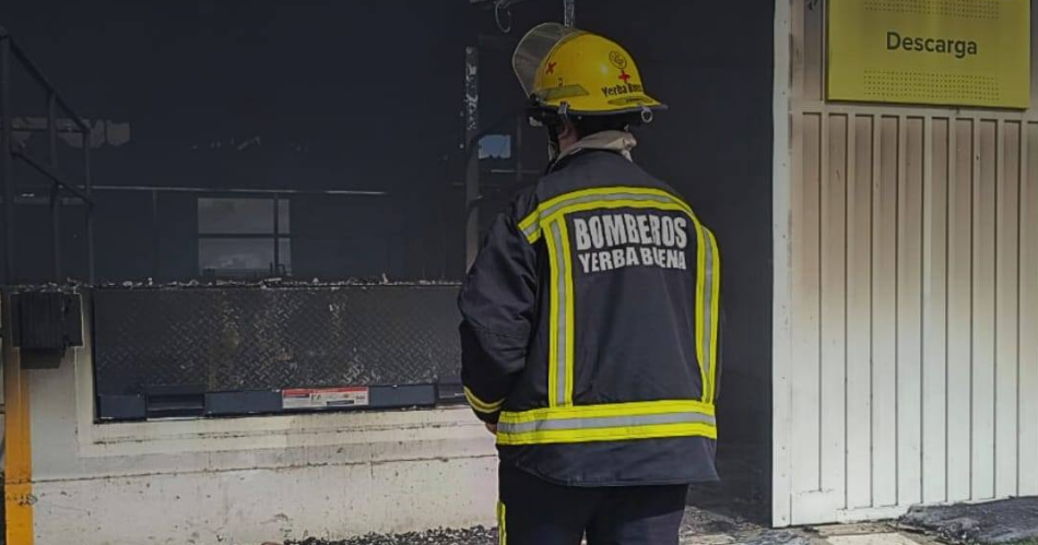 TERRIBLE VIDEO  Se incendiaron los galpones de Mercado Libre en Tucumaacuten