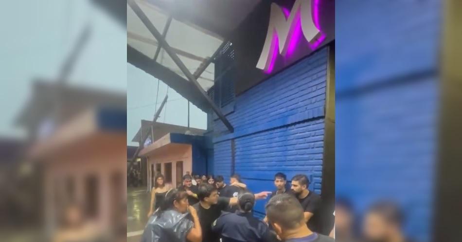 Viral- se difunden maacutes videos de la escandalosa pelea en el conocido boliche santiaguentildeo