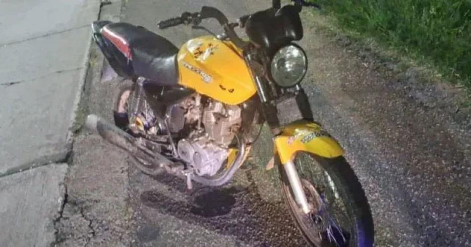 Tragedia- llevaba a un bebeacute en moto la manta se enredoacute con la rueda y le arrancoacute una pierna