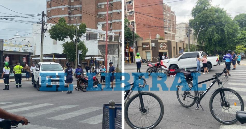 Una pareja de motociclistas fue embestida por una camioneta en plena Belgrano