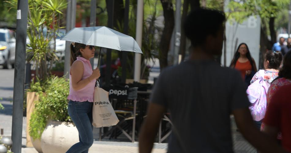 La semana arranca con un alerta por calor extremo- para hoy una maacutexima de 42deg