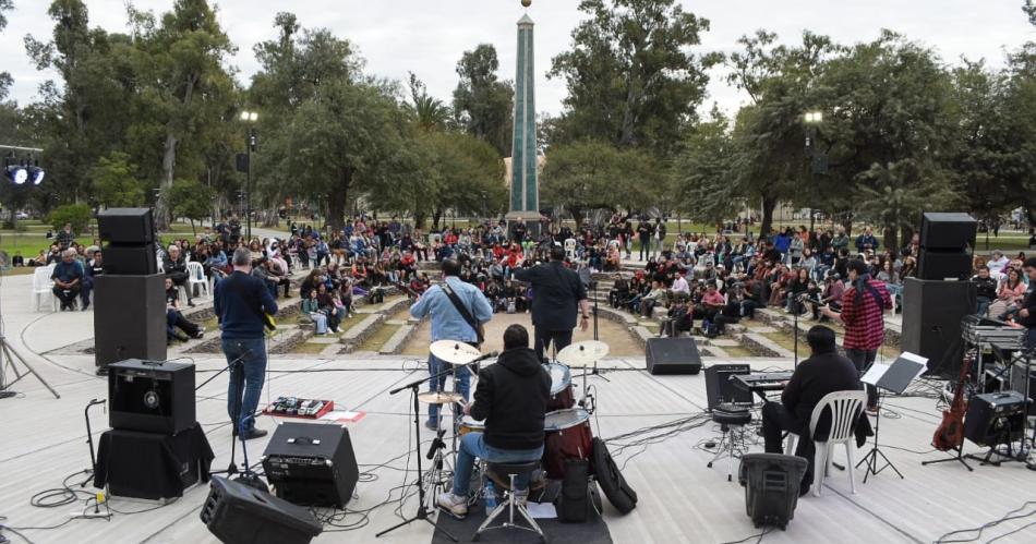 Festival de Folklore en Parque del Encuentro (Foto- Municipalidad de la Capital)