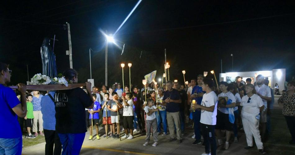 FOTOS  Emotiva procesioacuten de antorchas en honor a Mama Antula