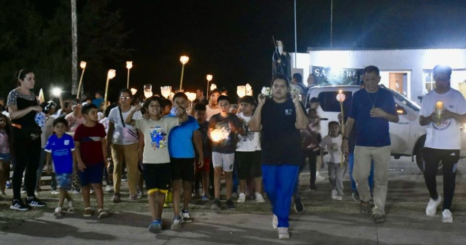 FOTOS  Emotiva procesioacuten de antorchas en honor a Mama Antula